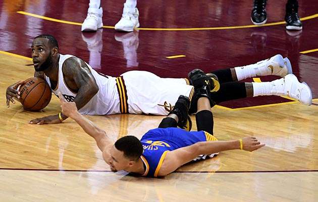 lebron-james-curry-finals.jpg